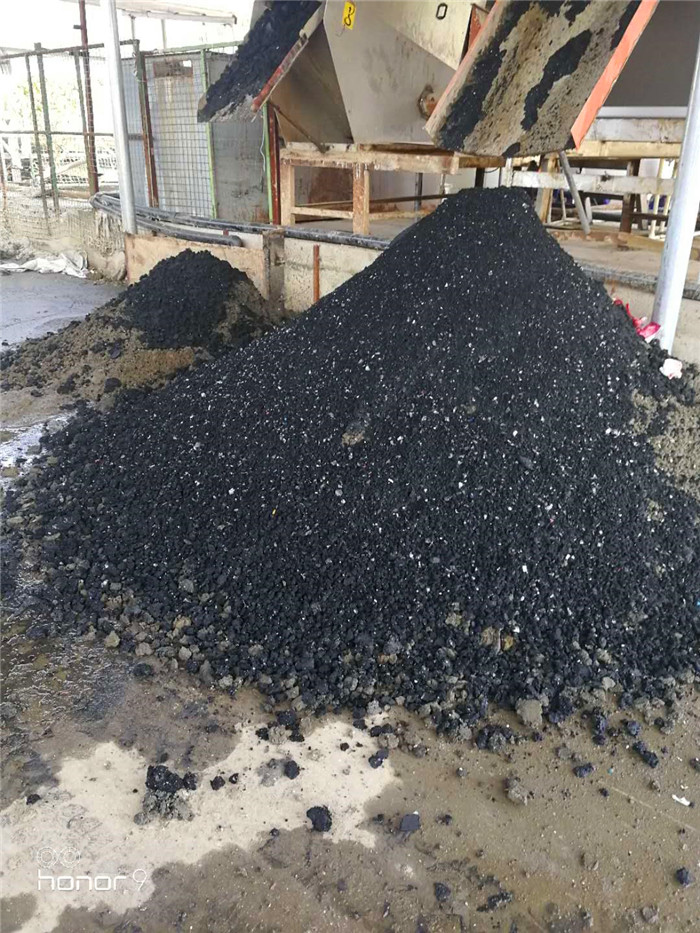 疊螺式污泥脫水機現(xiàn)場調(diào)試出泥效果